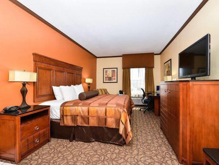 Best Western Plus Midwest Inn & Suites Salina Exterior photo